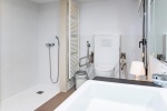 Adapter une salle de bains aux normes PMR demande des am&eacute;nagements pr&eacute;cis pr&egrave;s de Lun&eacute;ville.